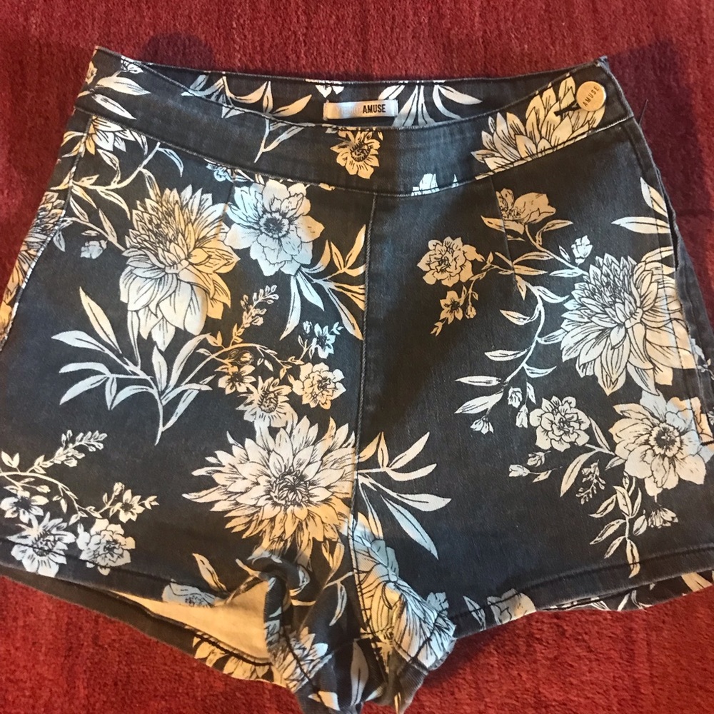AMUSE society floral high waisted shorts